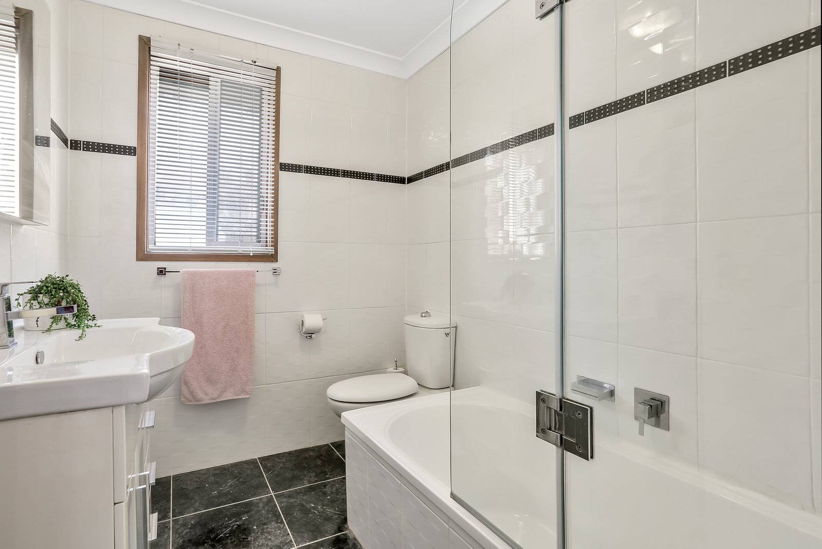 75 Tongarra Rd  ALBION PARK RAIL 7