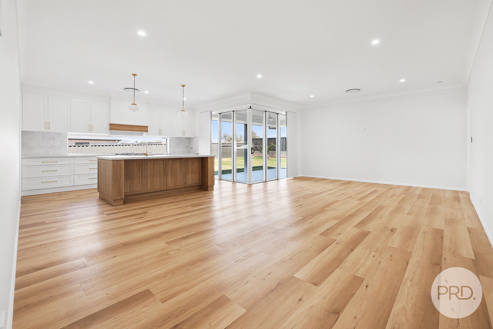 75 Verdelho Drive TAMWORTH 5