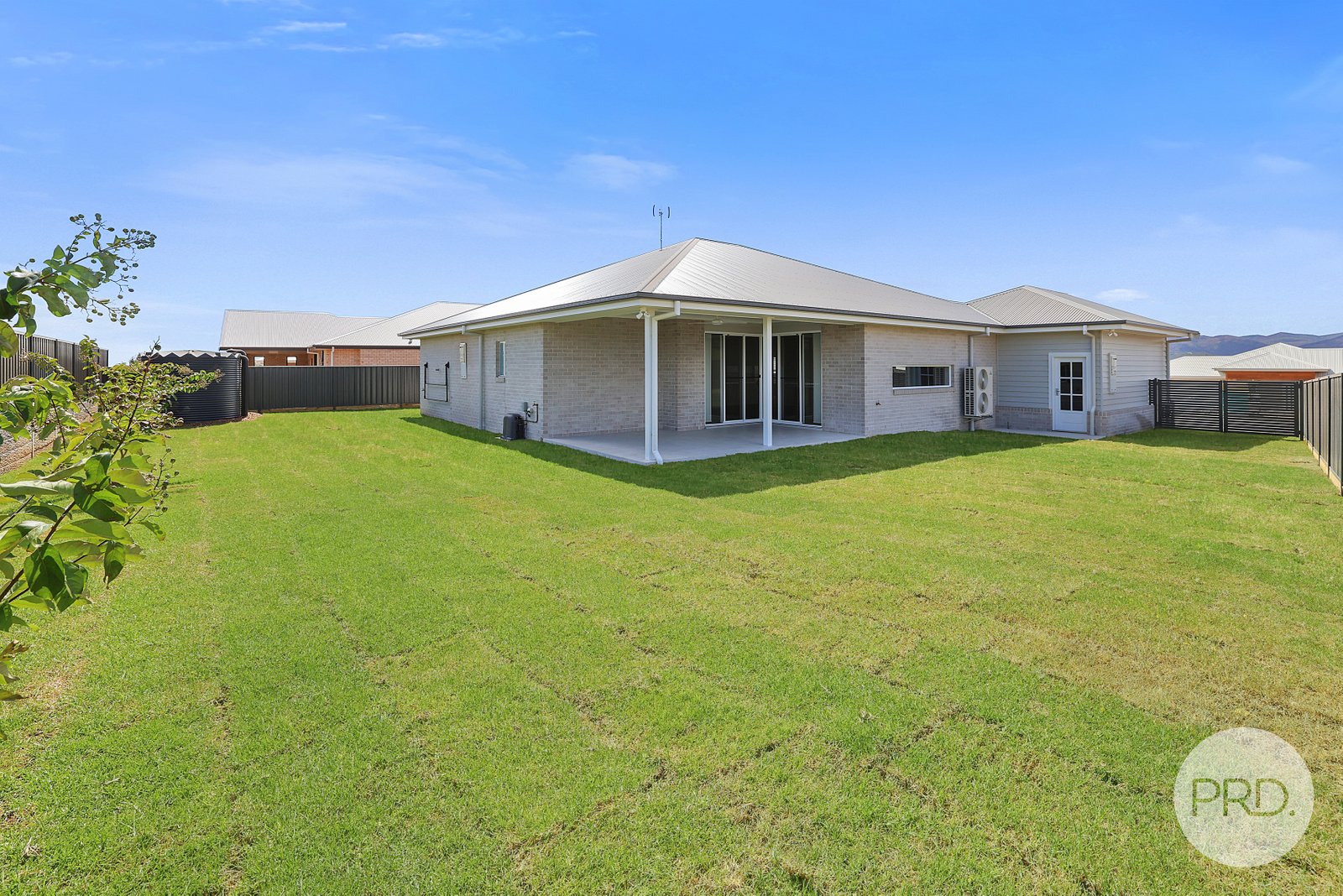 75 Verdelho Drive TAMWORTH 33