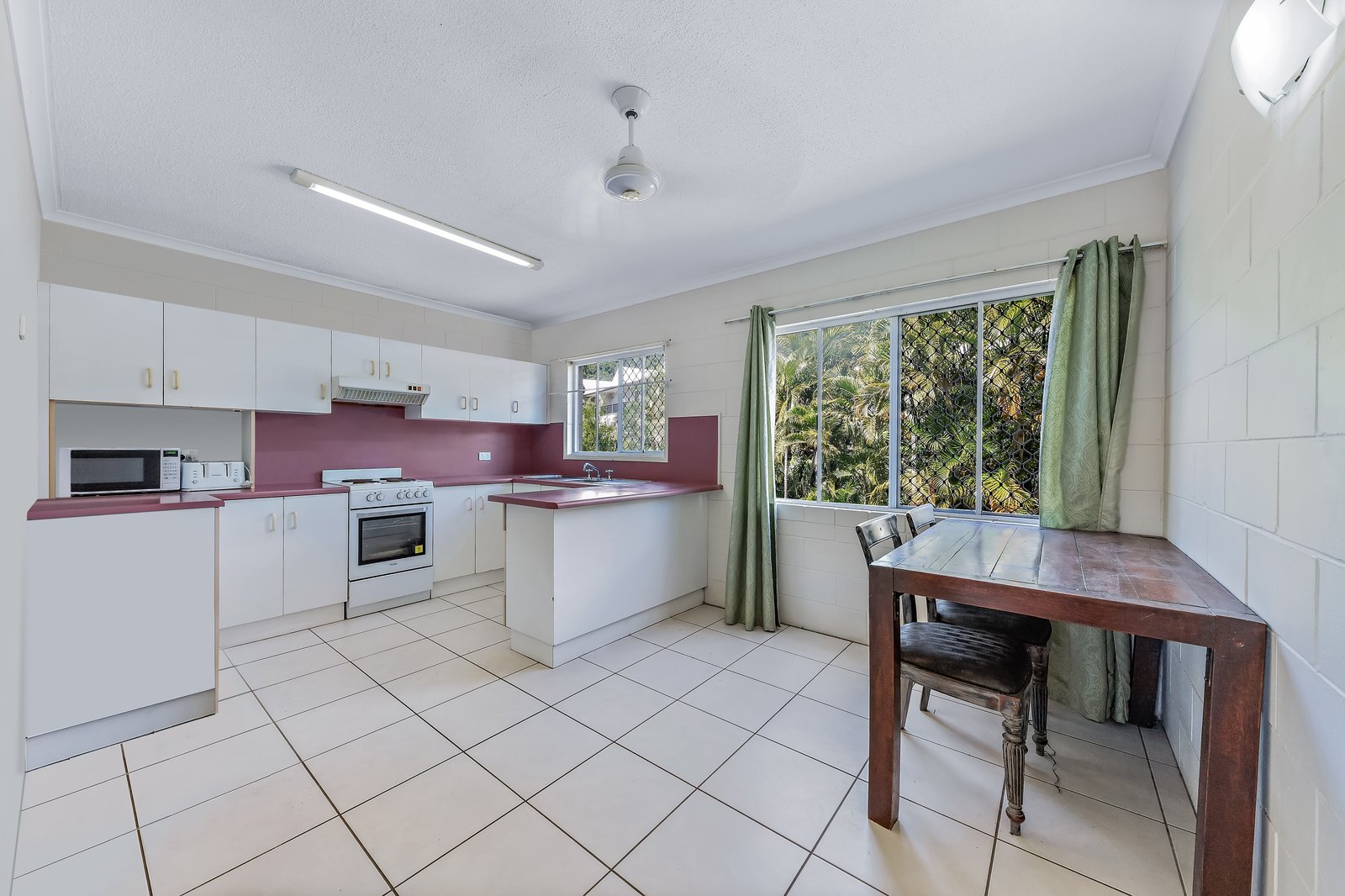 75/3 Eshelby Drive CANNONVALE 2