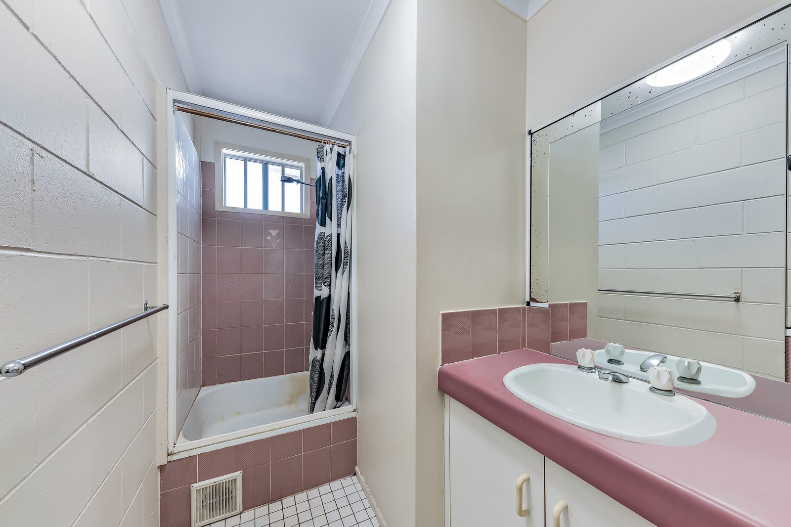 75/3 Eshelby Drive CANNONVALE 7