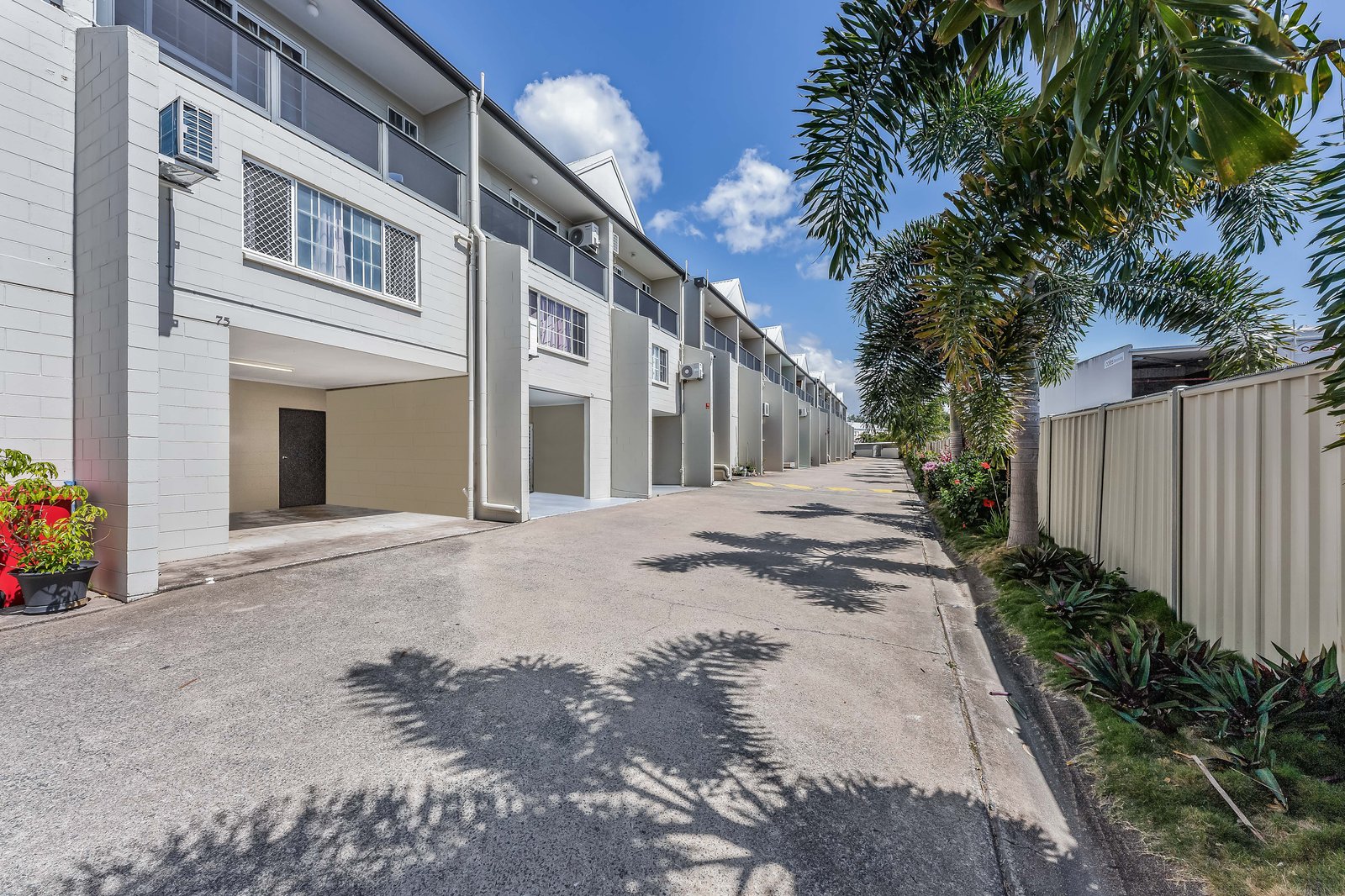 75/3 Eshelby Drive CANNONVALE 10