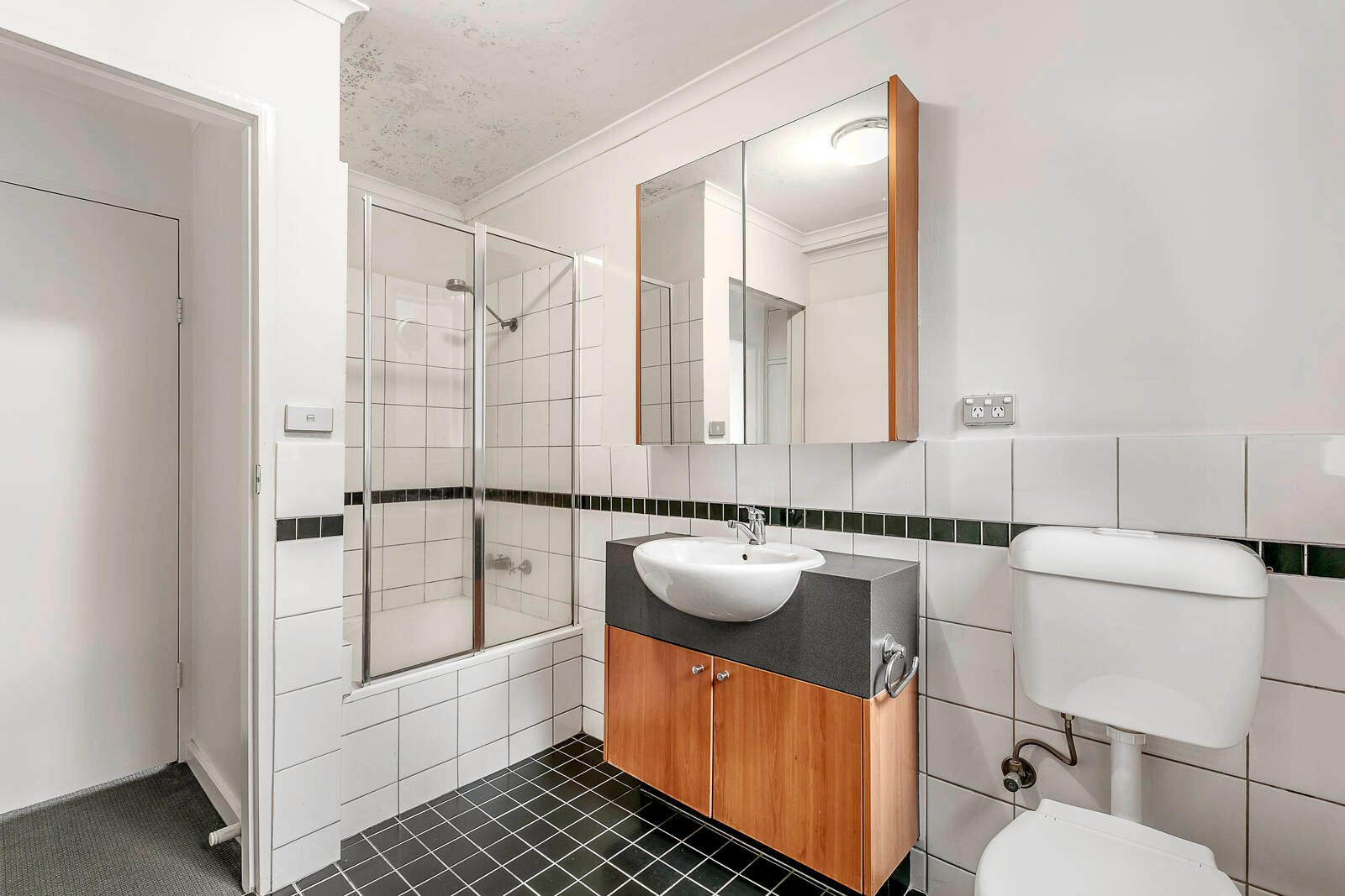 Real Estate and Property in 758 Burwood Road, Hawthorn East, VIC