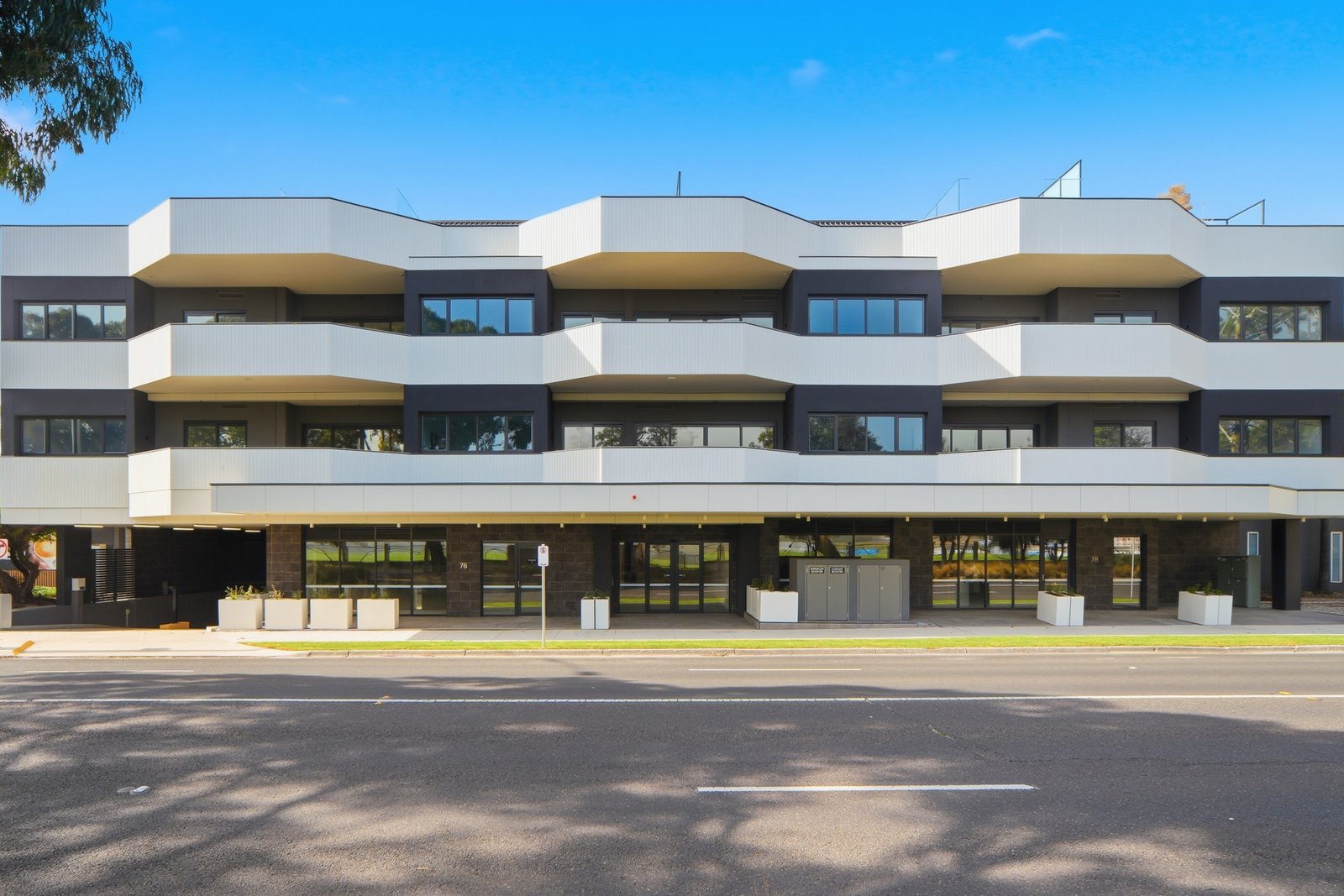 Gallery: 76-78 Beach Road