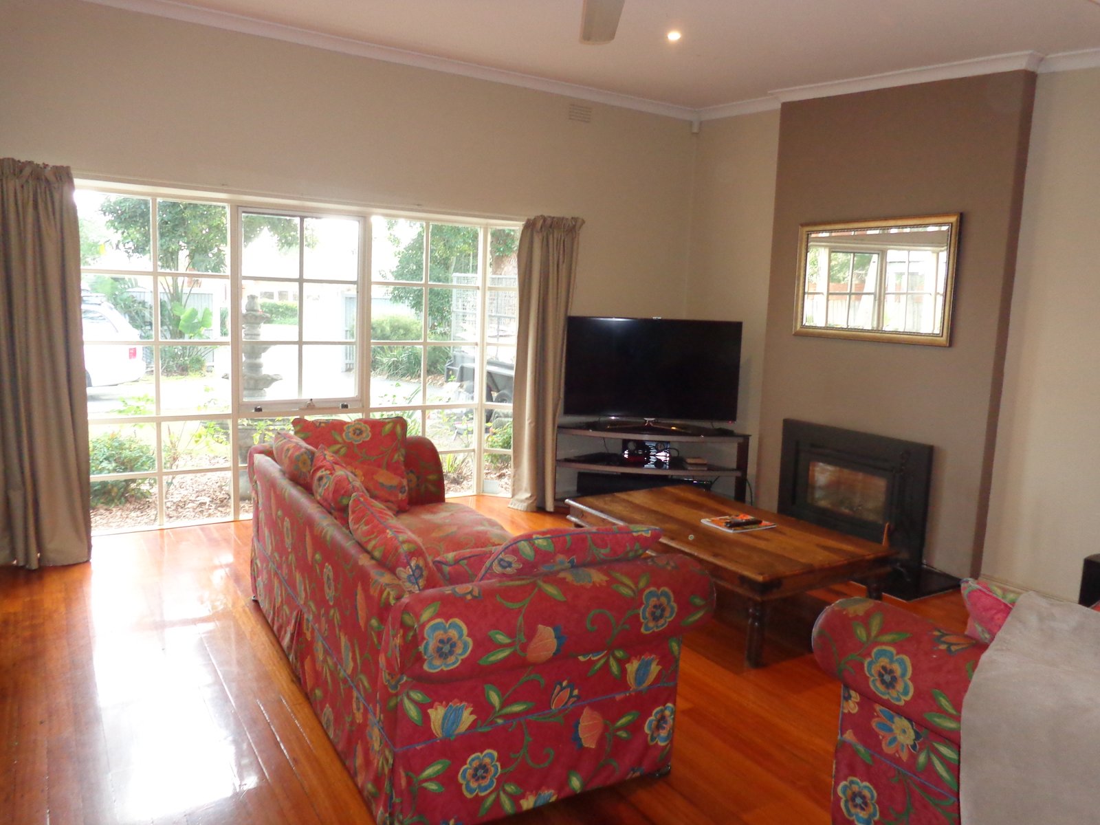 Gallery: 76 Albenca Street