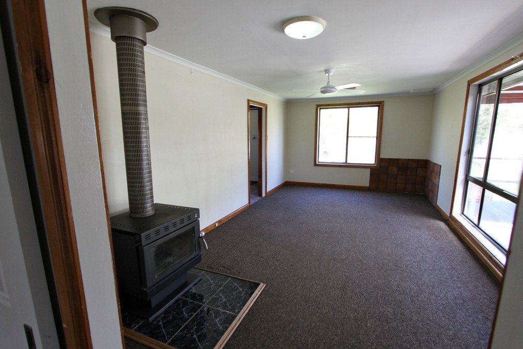76 Albury Street TUMBARUMBA 3