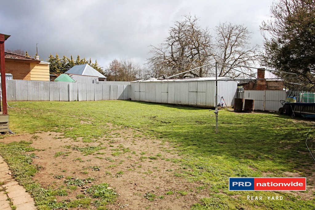 76 Albury Street TUMBARUMBA 11