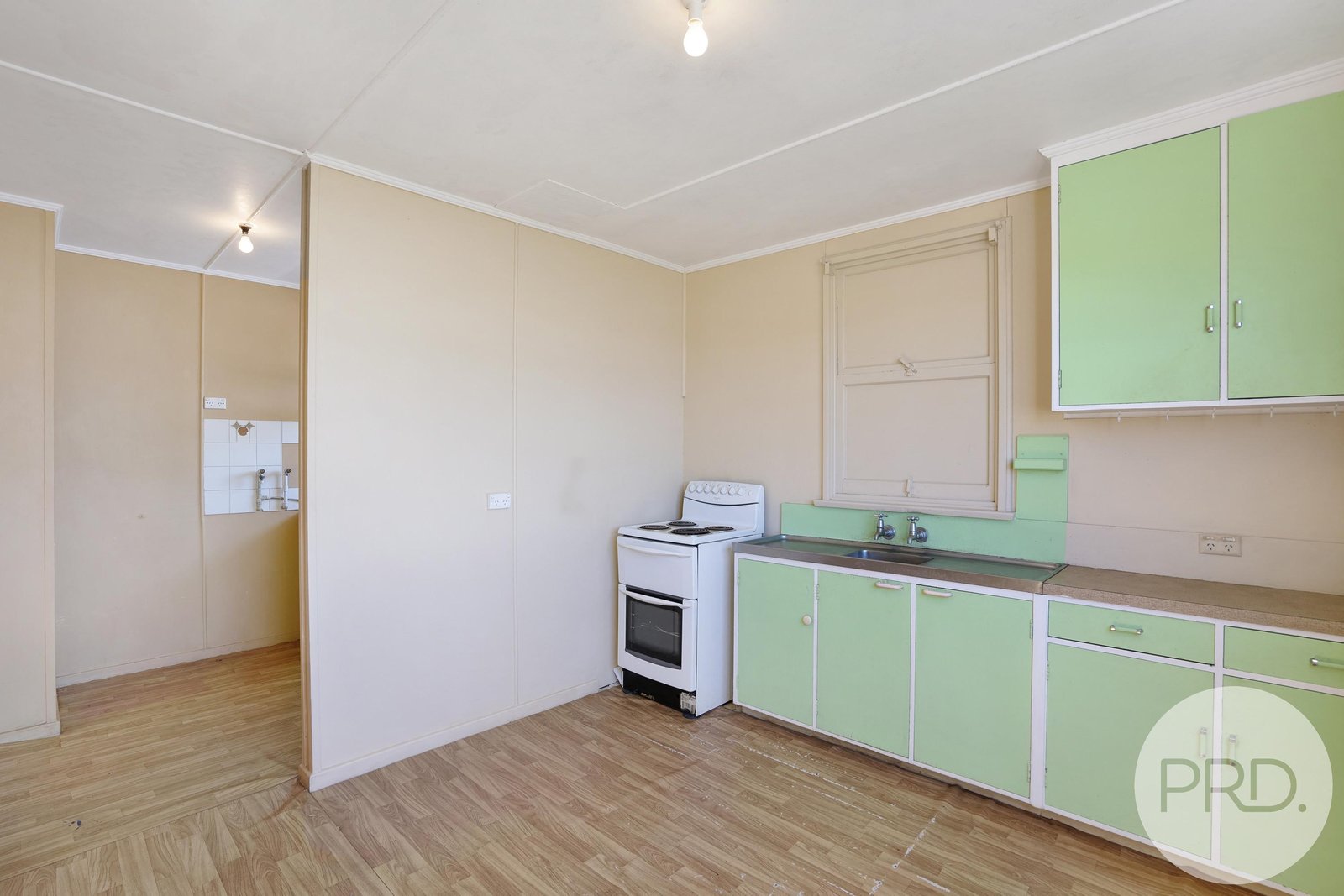 76 Corranga Drive CHIGWELL 11