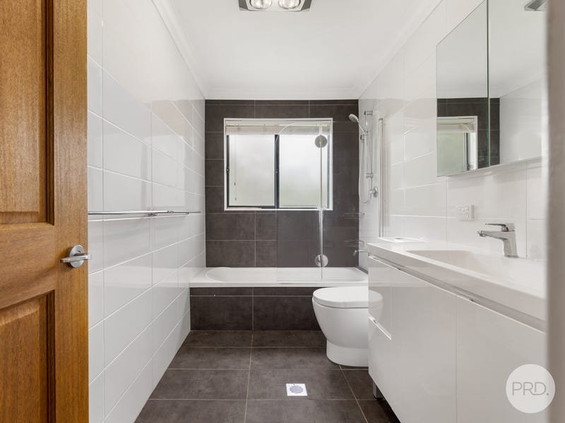 76 Davies Avenue SPRINGWOOD 9