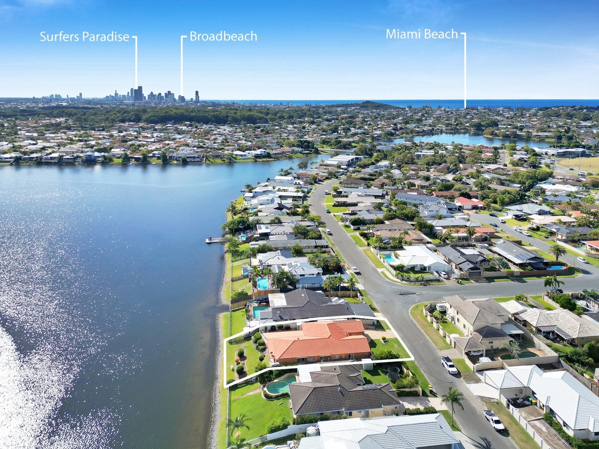 76 Dipper Drive BURLEIGH WATERS 2