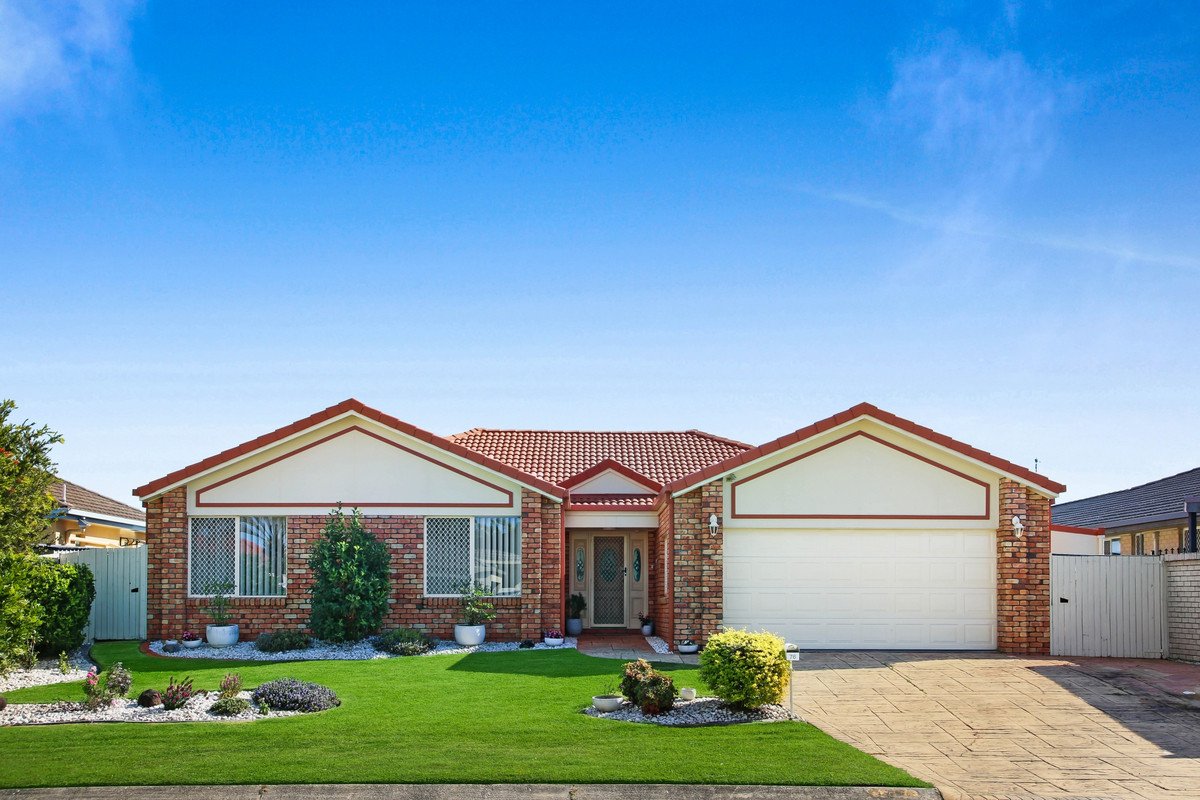76 Dipper Drive BURLEIGH WATERS 3