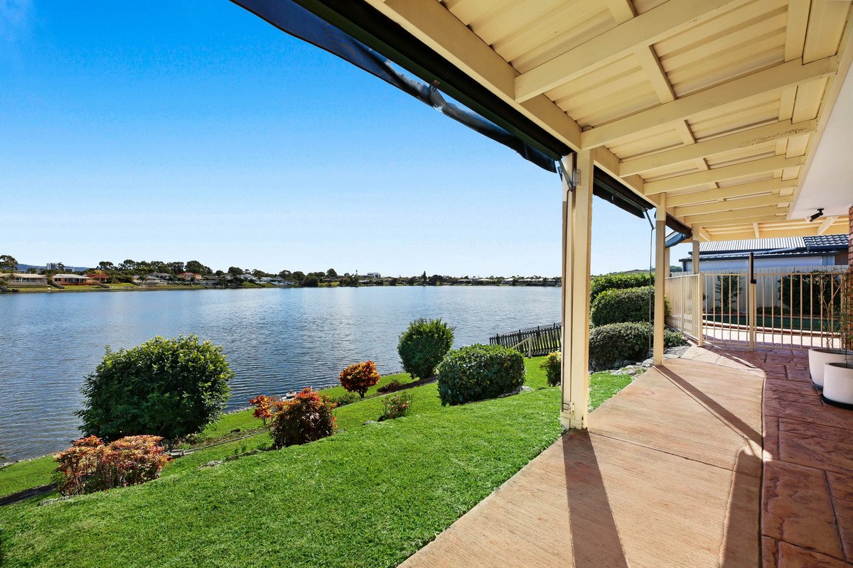 76 Dipper Drive BURLEIGH WATERS 6