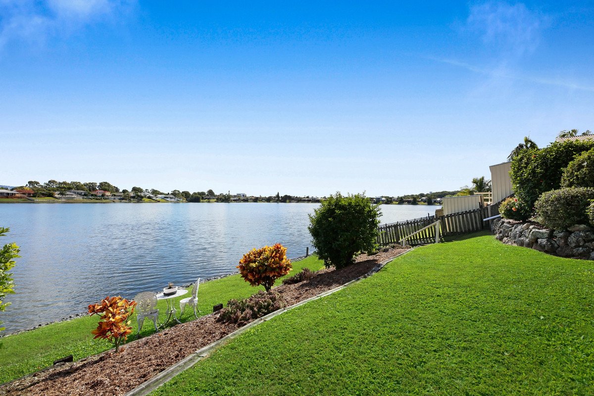 76 Dipper Drive BURLEIGH WATERS 7