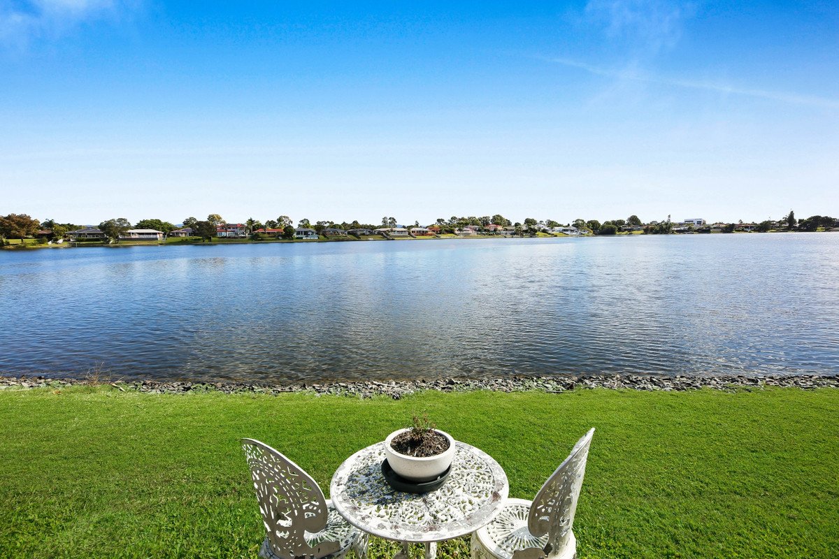 76 Dipper Drive BURLEIGH WATERS 8