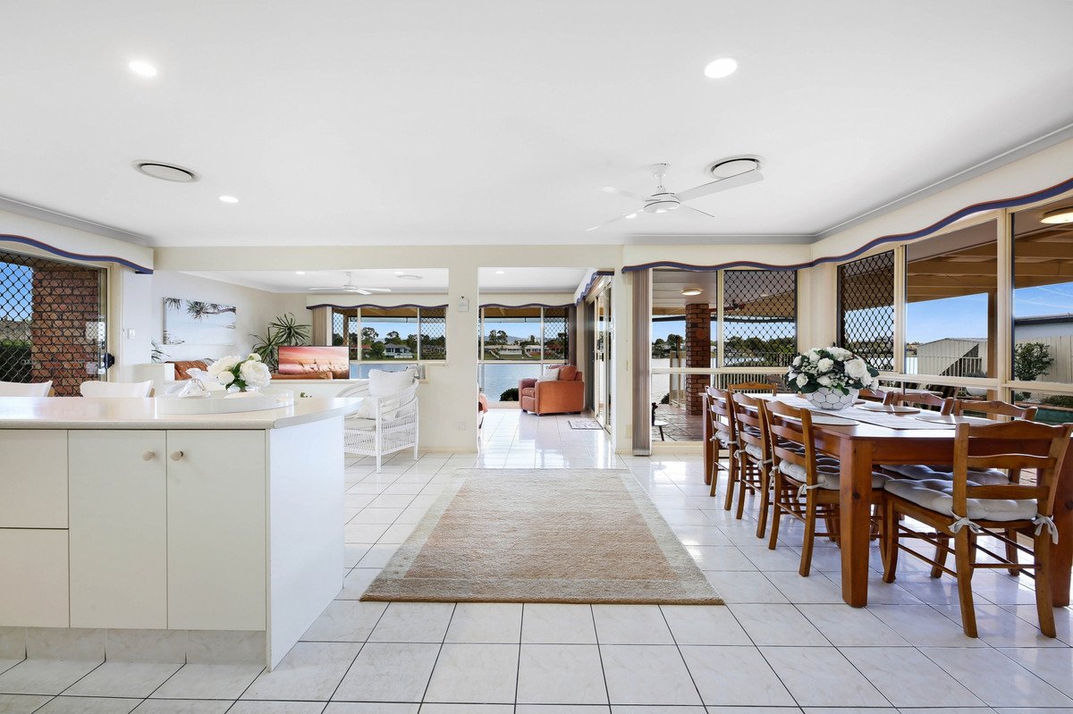 76 Dipper Drive BURLEIGH WATERS 12