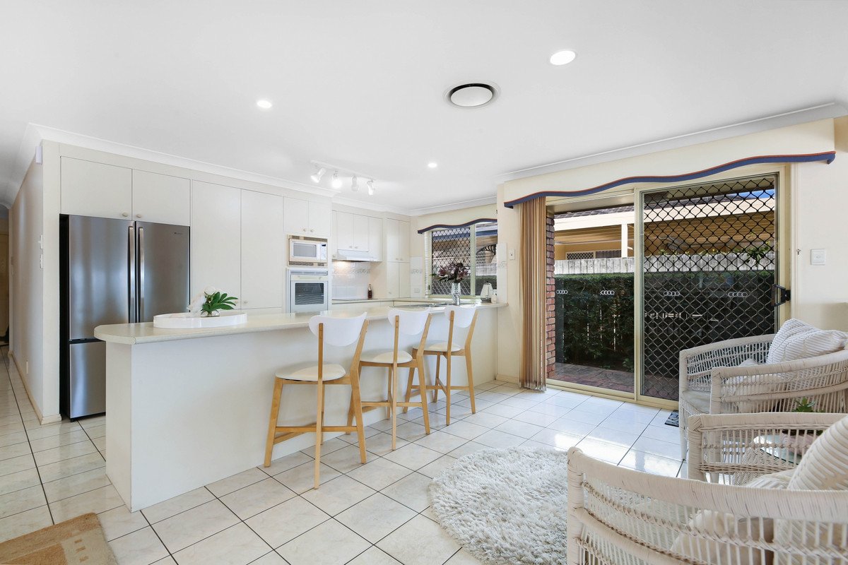 76 Dipper Drive BURLEIGH WATERS 14