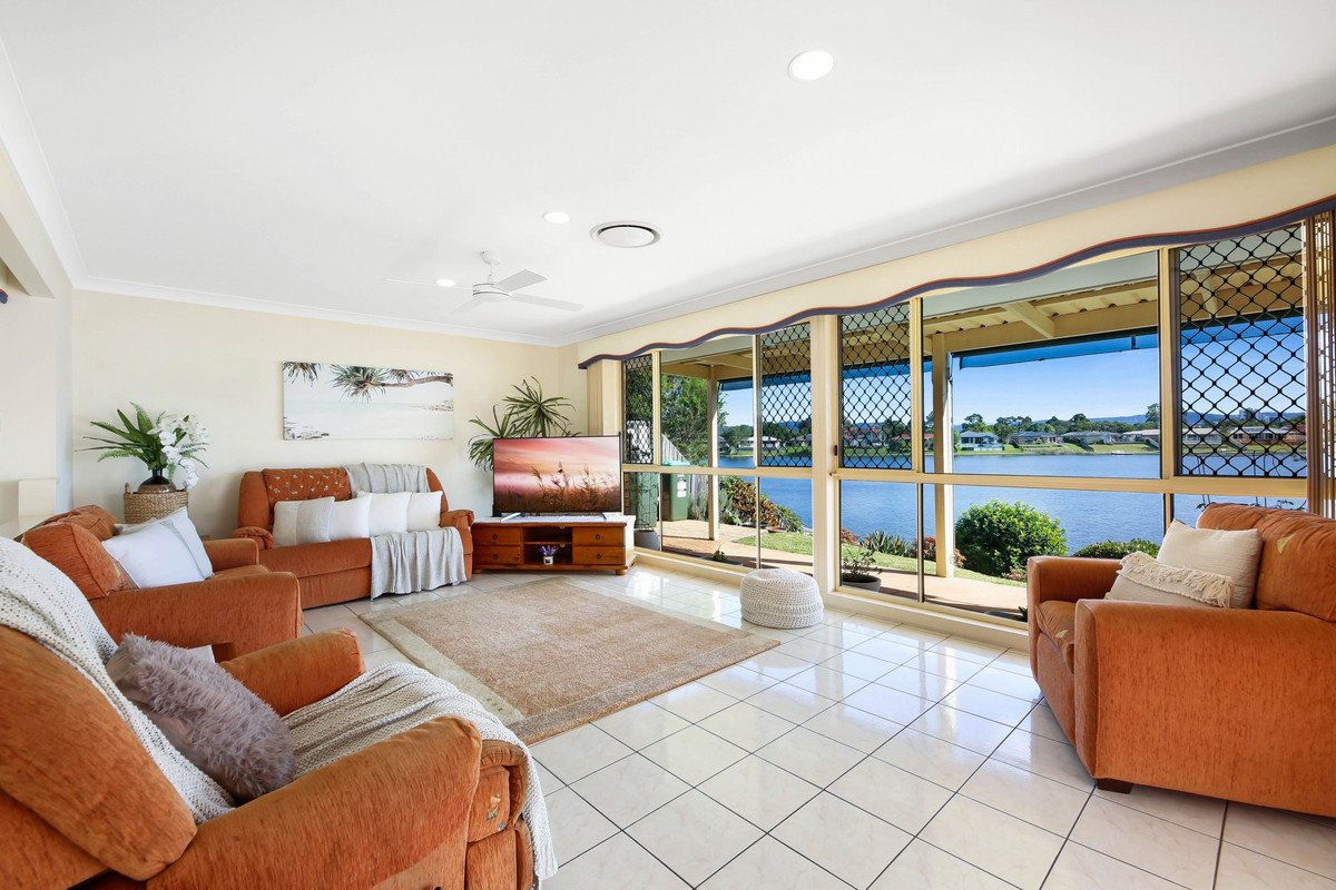 76 Dipper Drive BURLEIGH WATERS 16