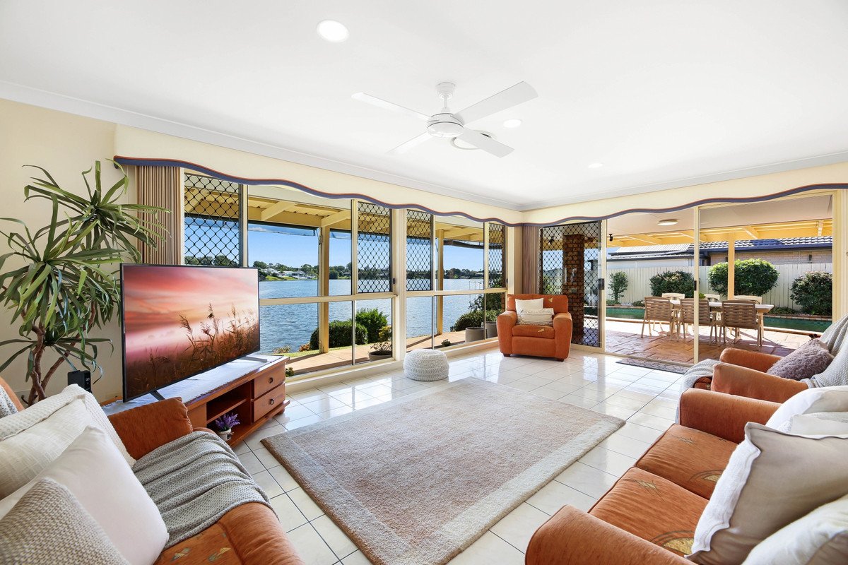 76 Dipper Drive BURLEIGH WATERS 17