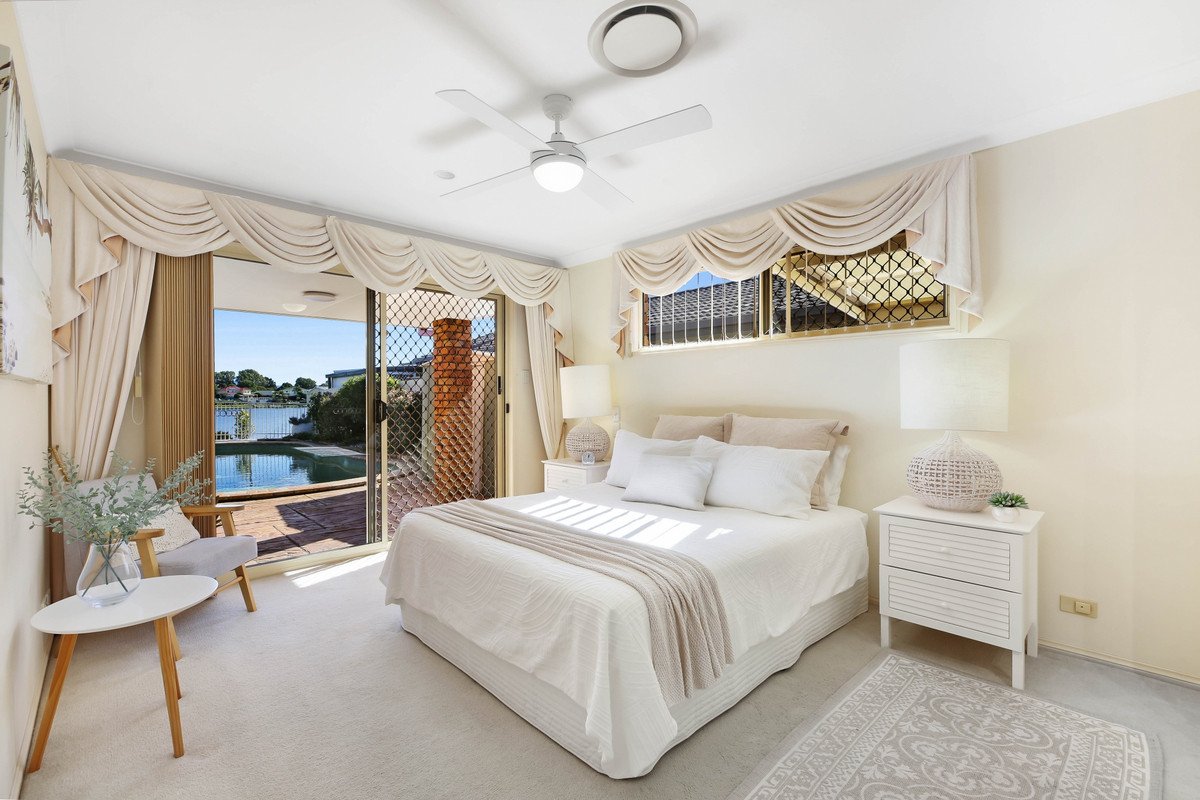 76 Dipper Drive BURLEIGH WATERS 20