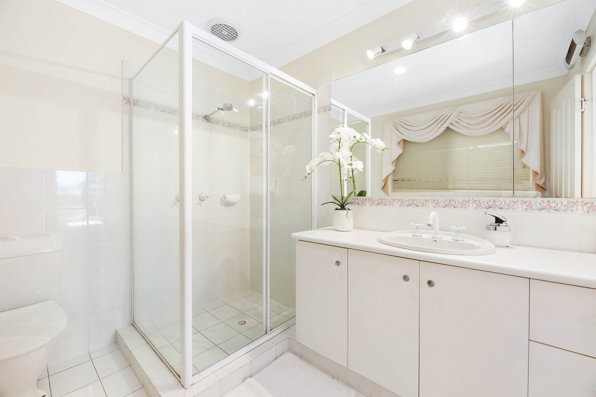 76 Dipper Drive BURLEIGH WATERS 22