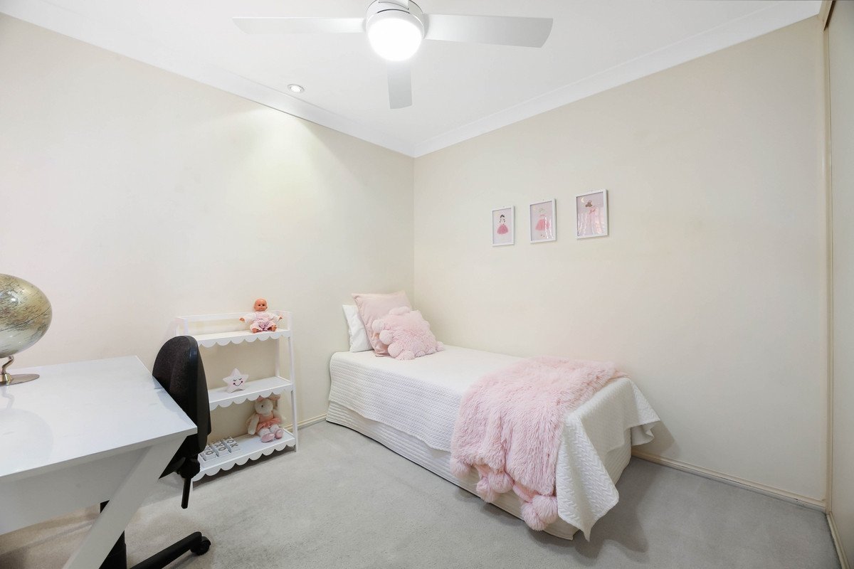 76 Dipper Drive BURLEIGH WATERS 24