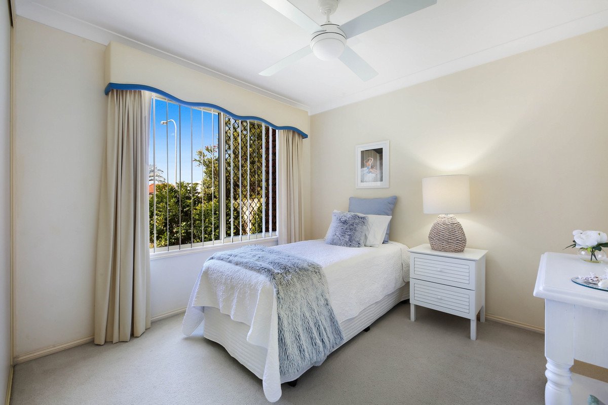 76 Dipper Drive BURLEIGH WATERS 25