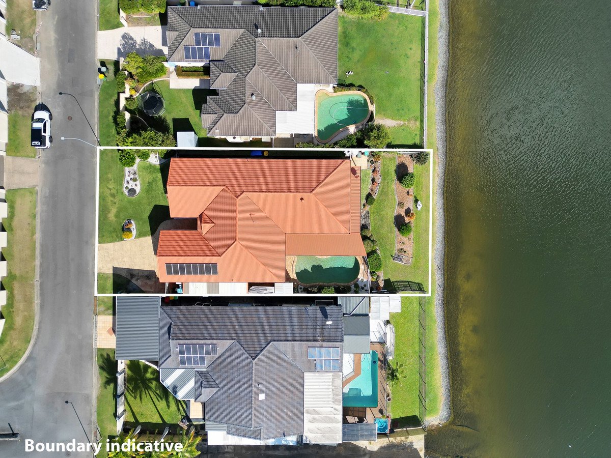 76 Dipper Drive BURLEIGH WATERS 31