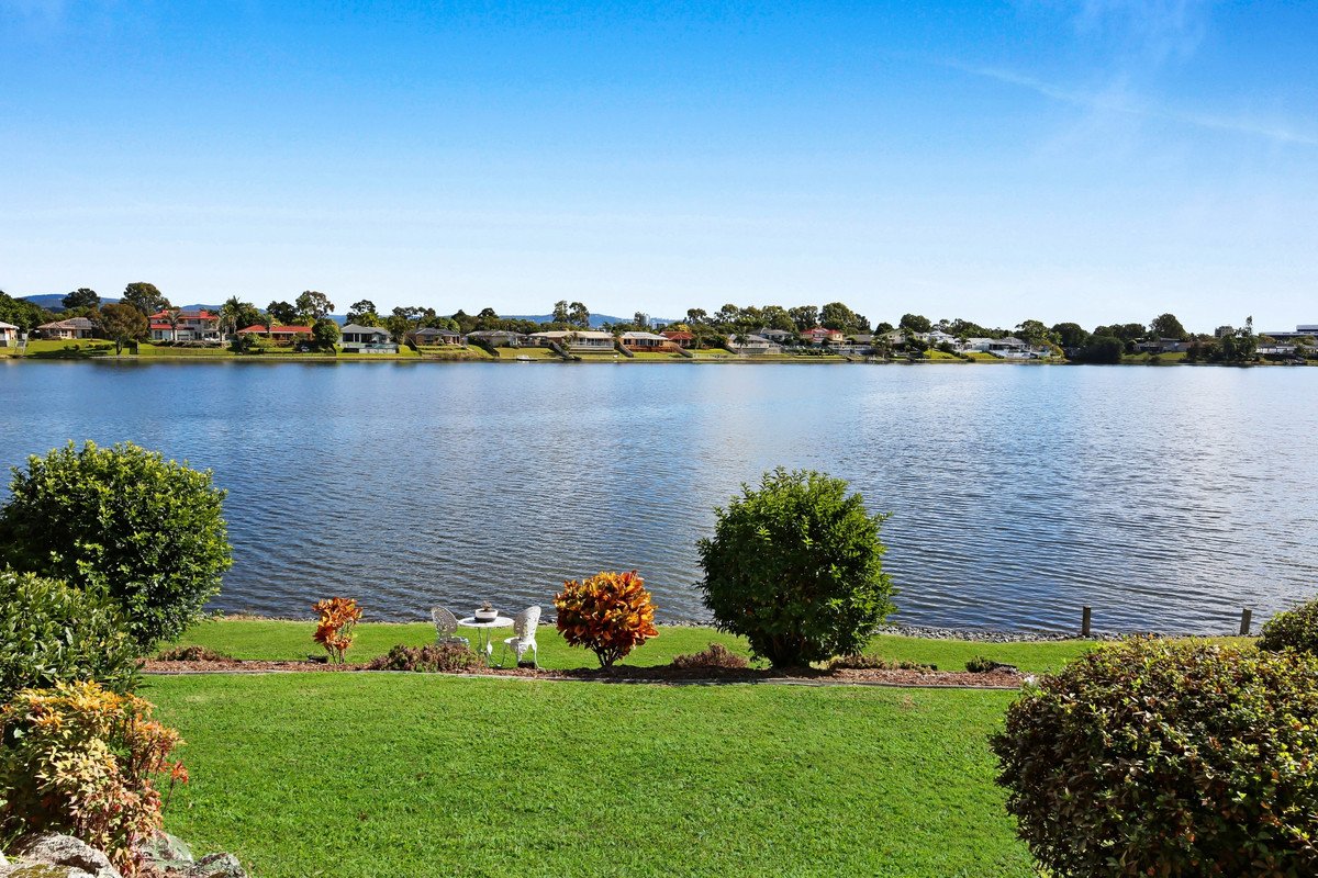 76 Dipper Drive BURLEIGH WATERS 32