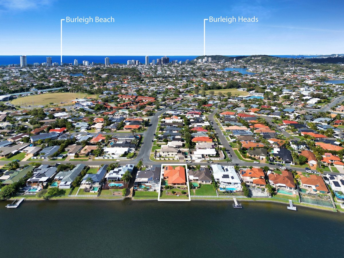 76 Dipper Drive BURLEIGH WATERS 33