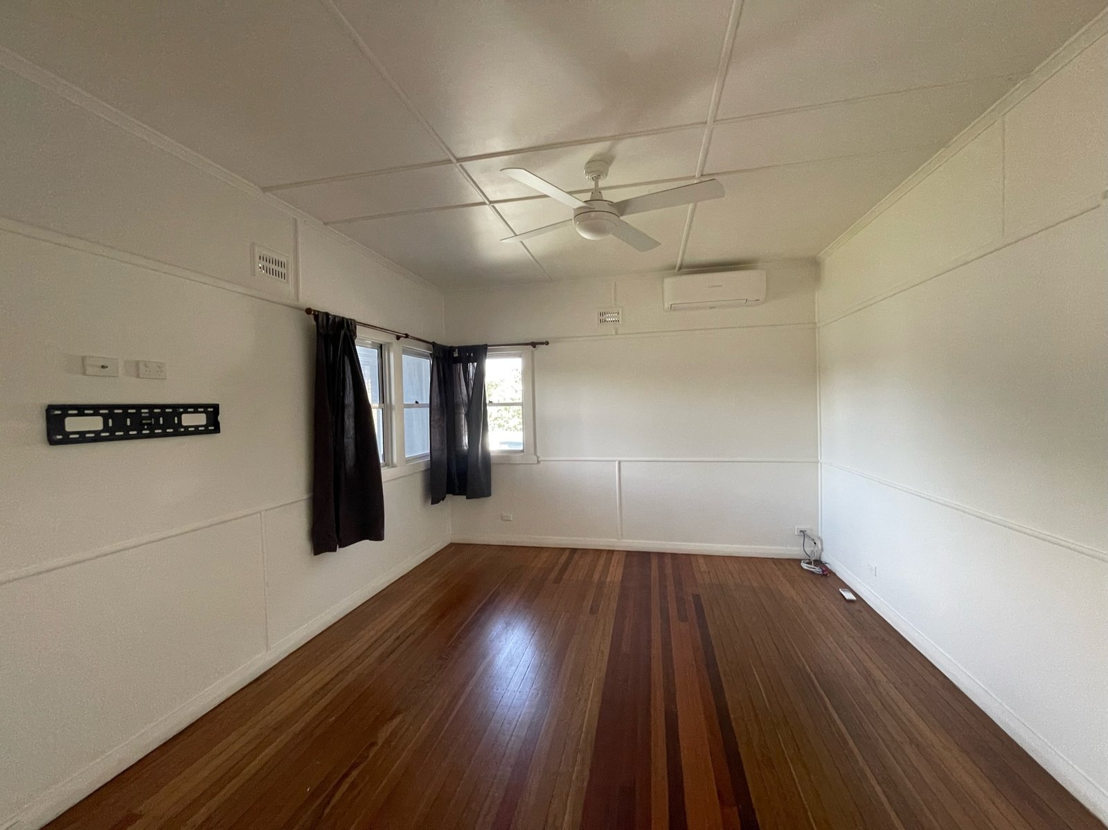 76 Gundagai Street COFFS HARBOUR 3