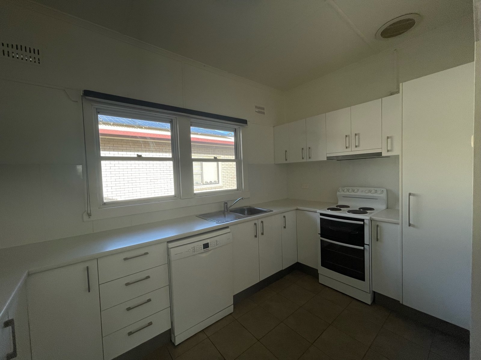 76 Gundagai Street COFFS HARBOUR 4