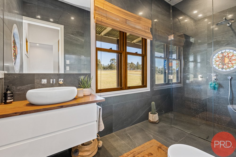 76 James Lane BISHOPS BRIDGE 16