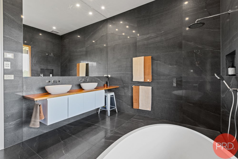 76 James Lane BISHOPS BRIDGE 22