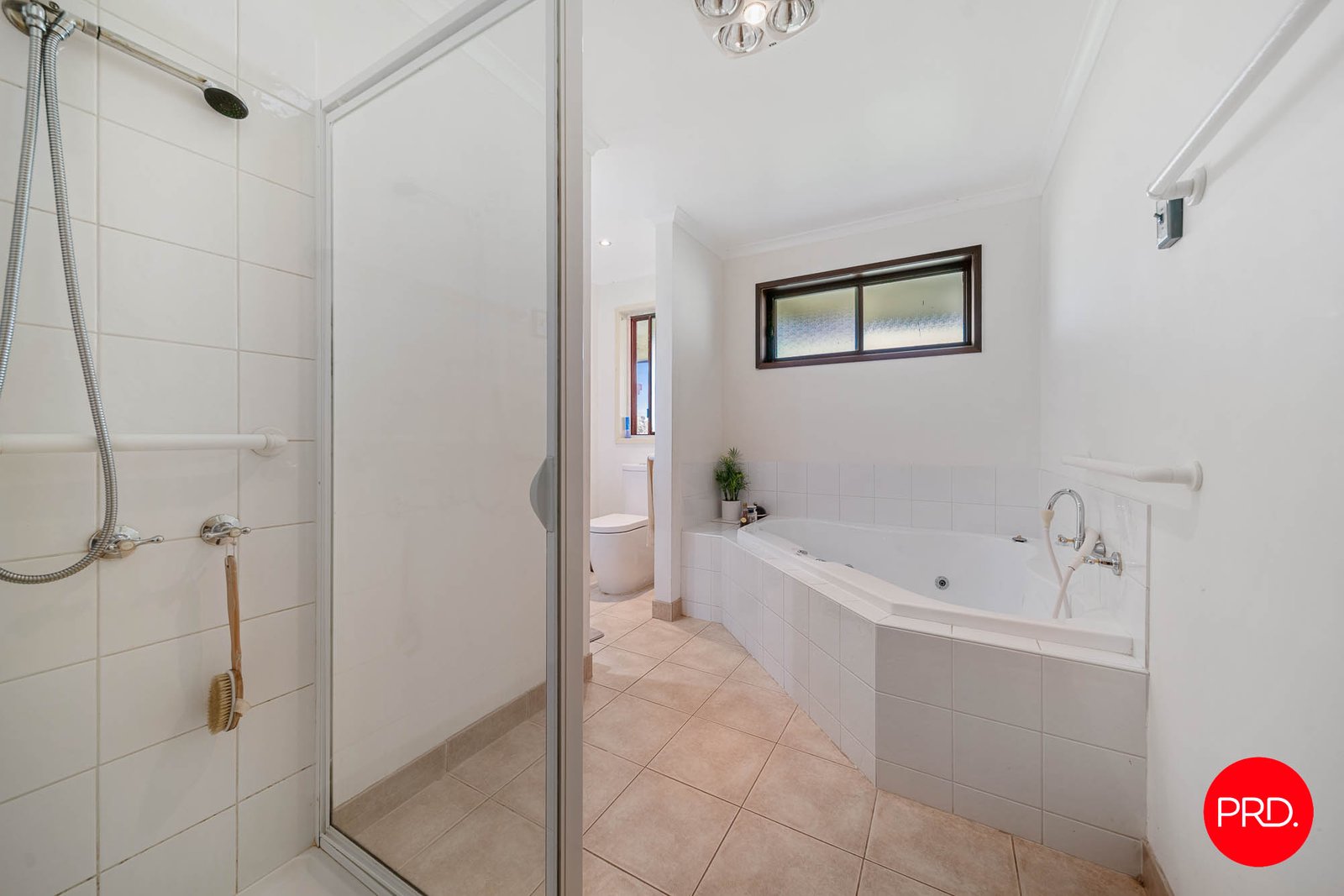 76 Racecourse Road ASCOT 18