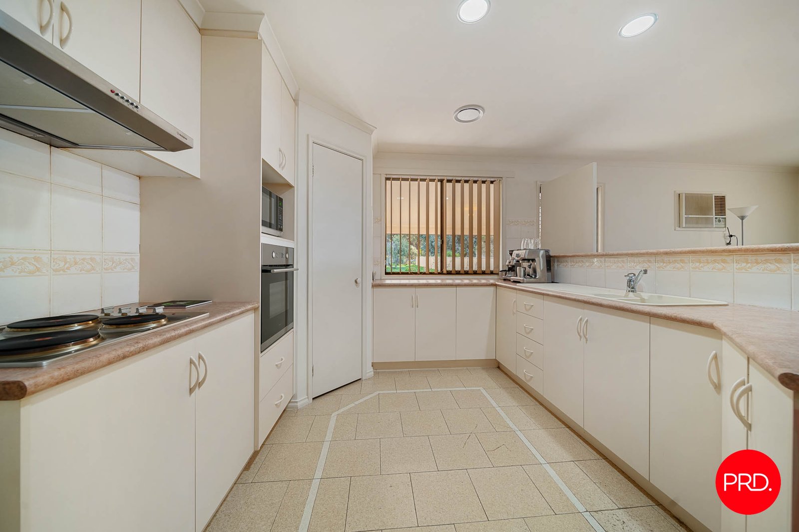 76 Racecourse Road ASCOT 27