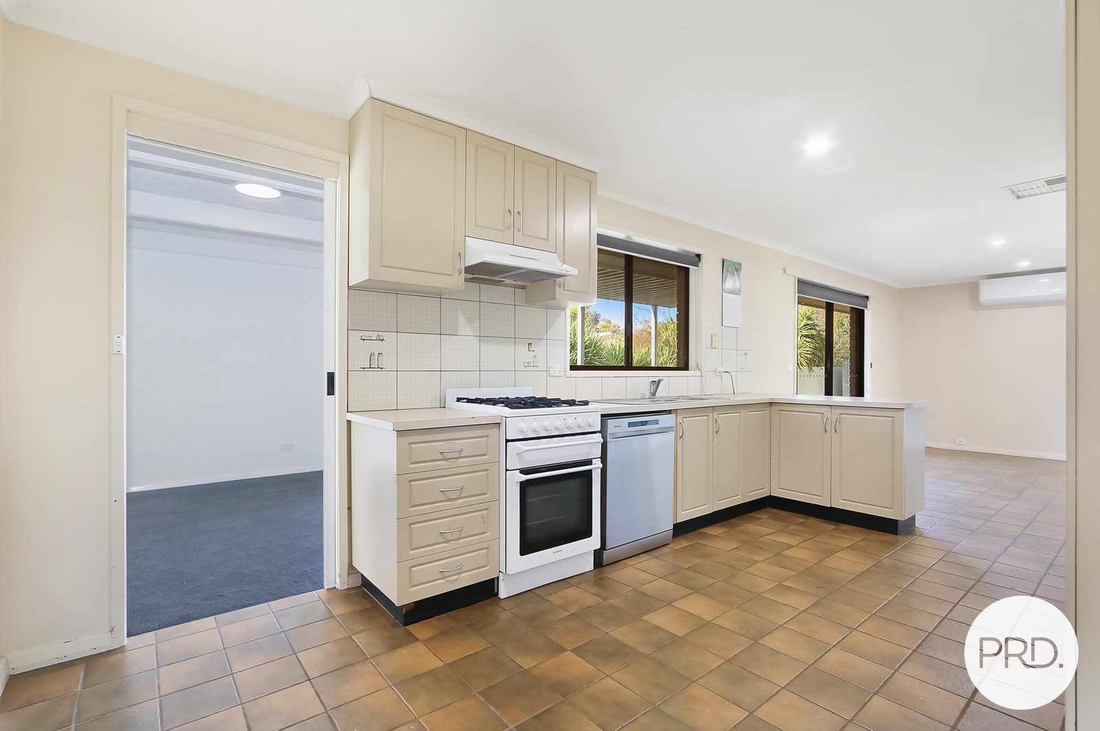76 Russell Street HOWLONG 8