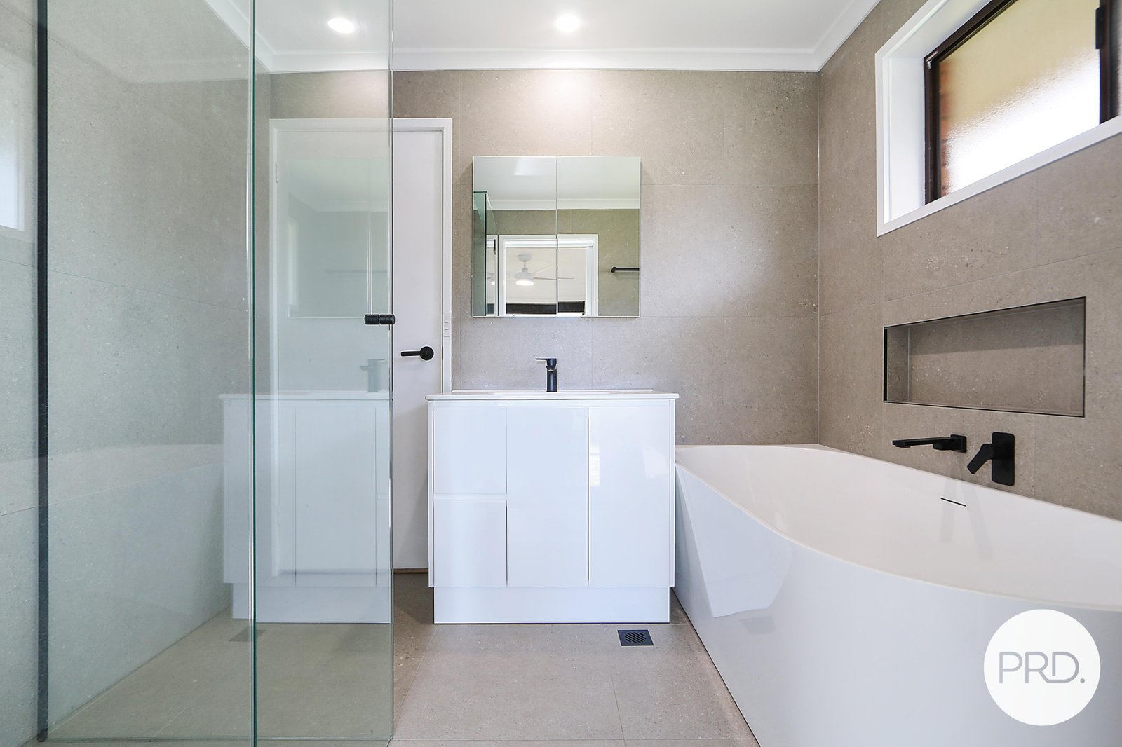 76 Russell Street HOWLONG 13