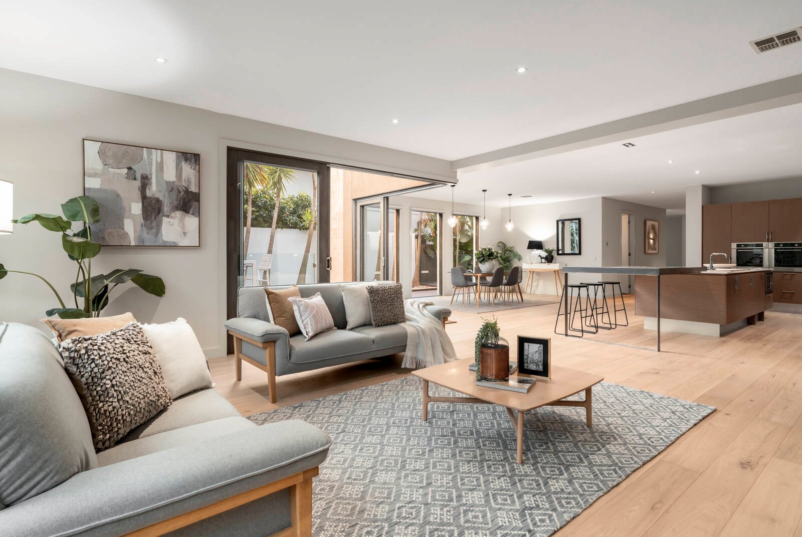 Gallery: 76 South Road