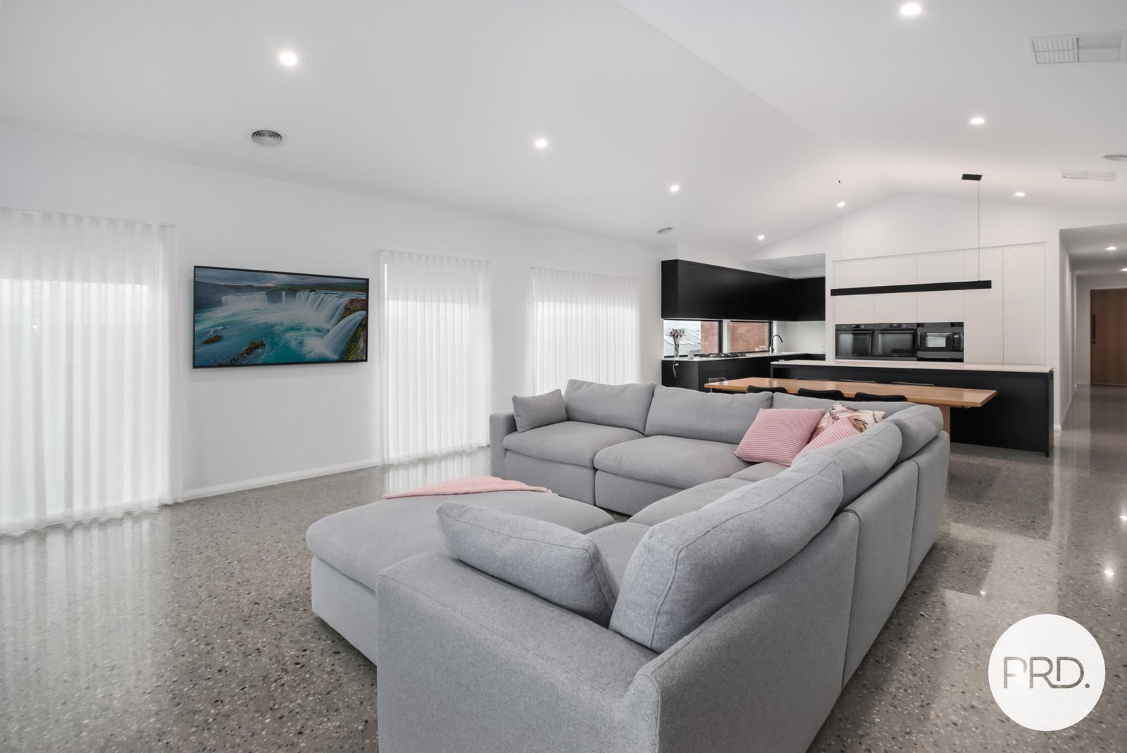 76 Southgate Drive LENEVA 12