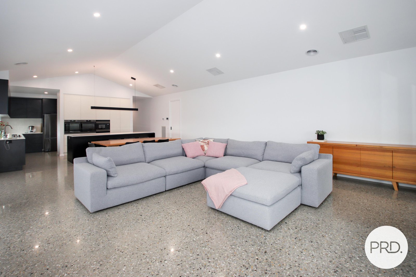 76 Southgate Drive LENEVA 13