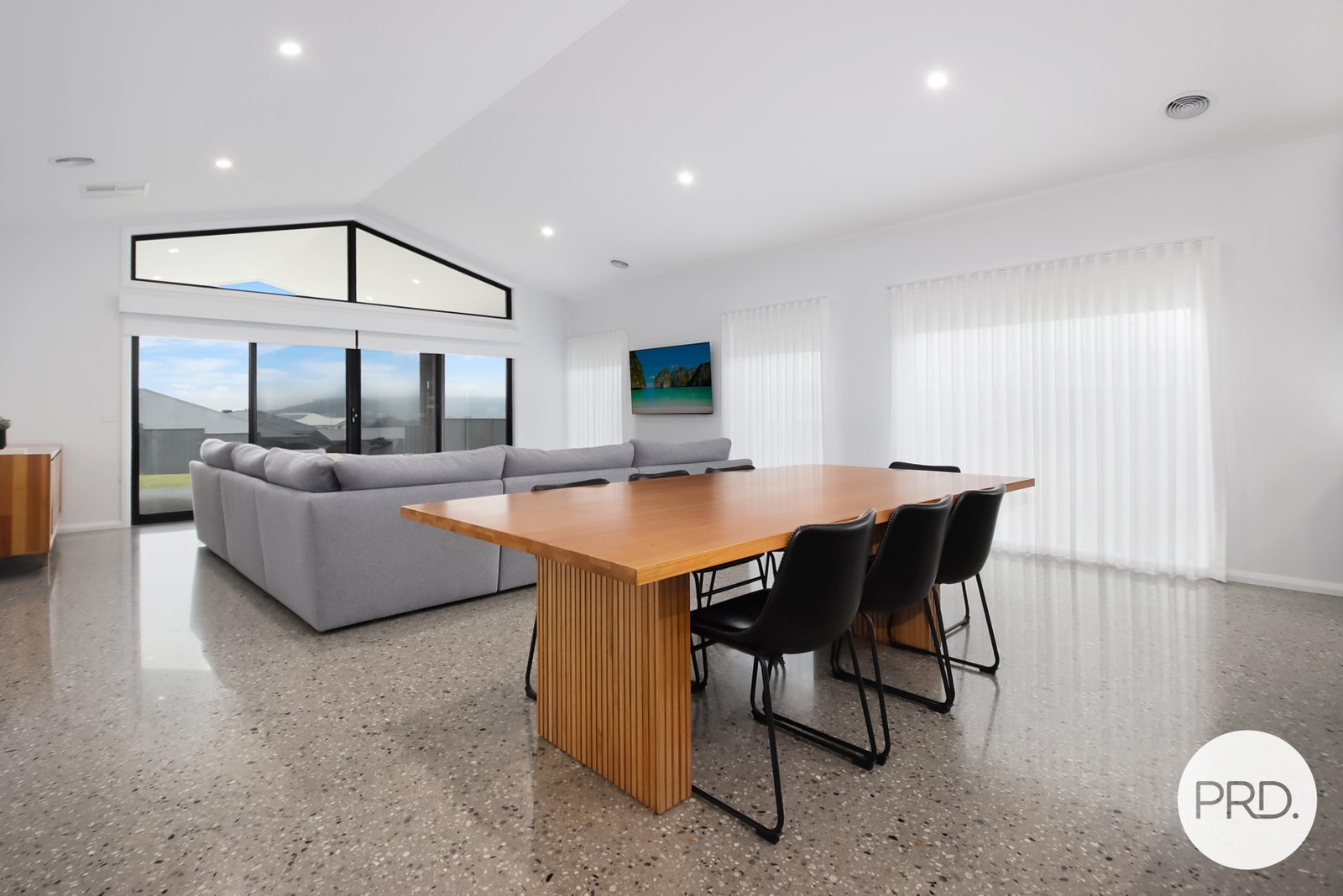 76 Southgate Drive LENEVA 14
