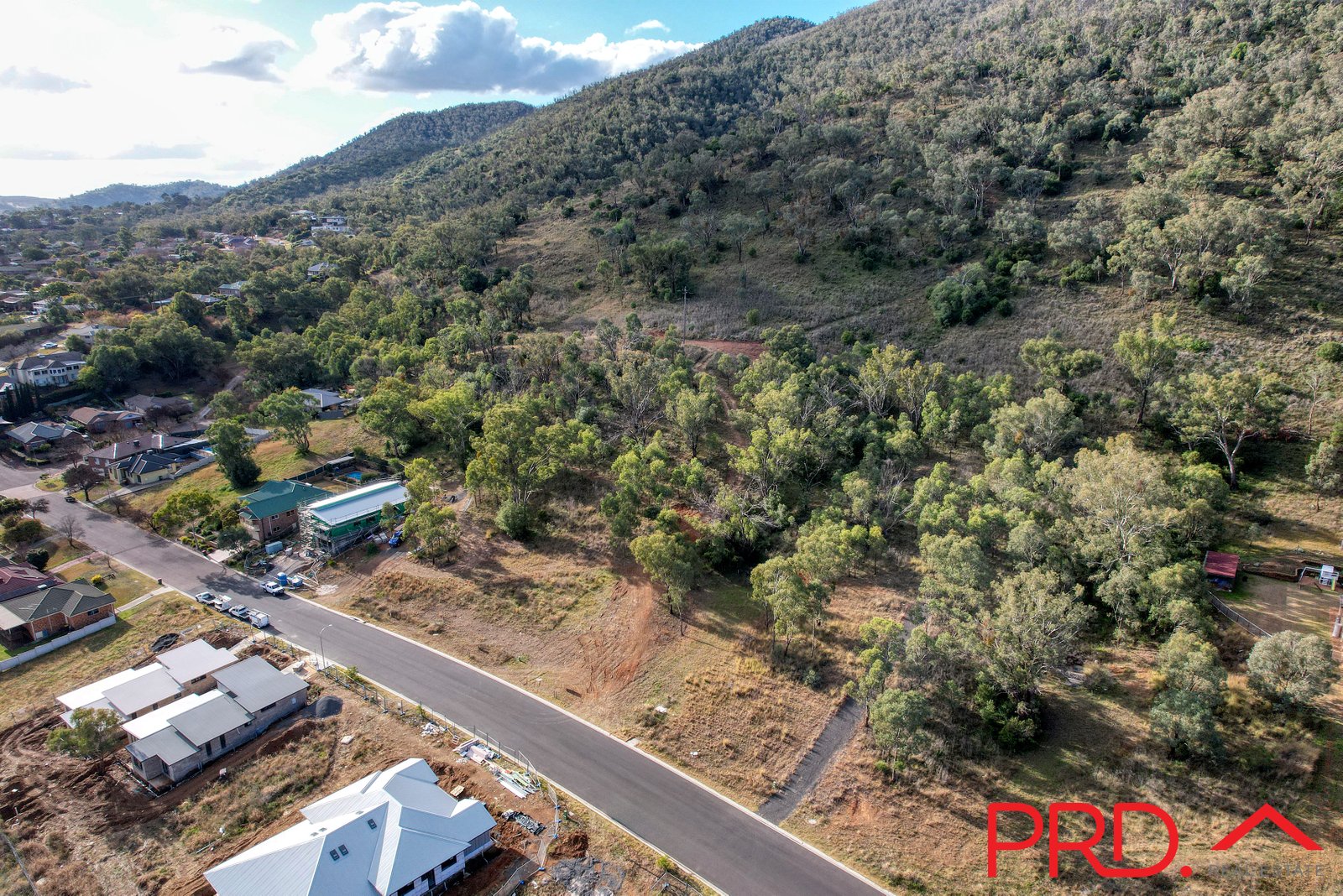 76 Valley Drive TAMWORTH 3