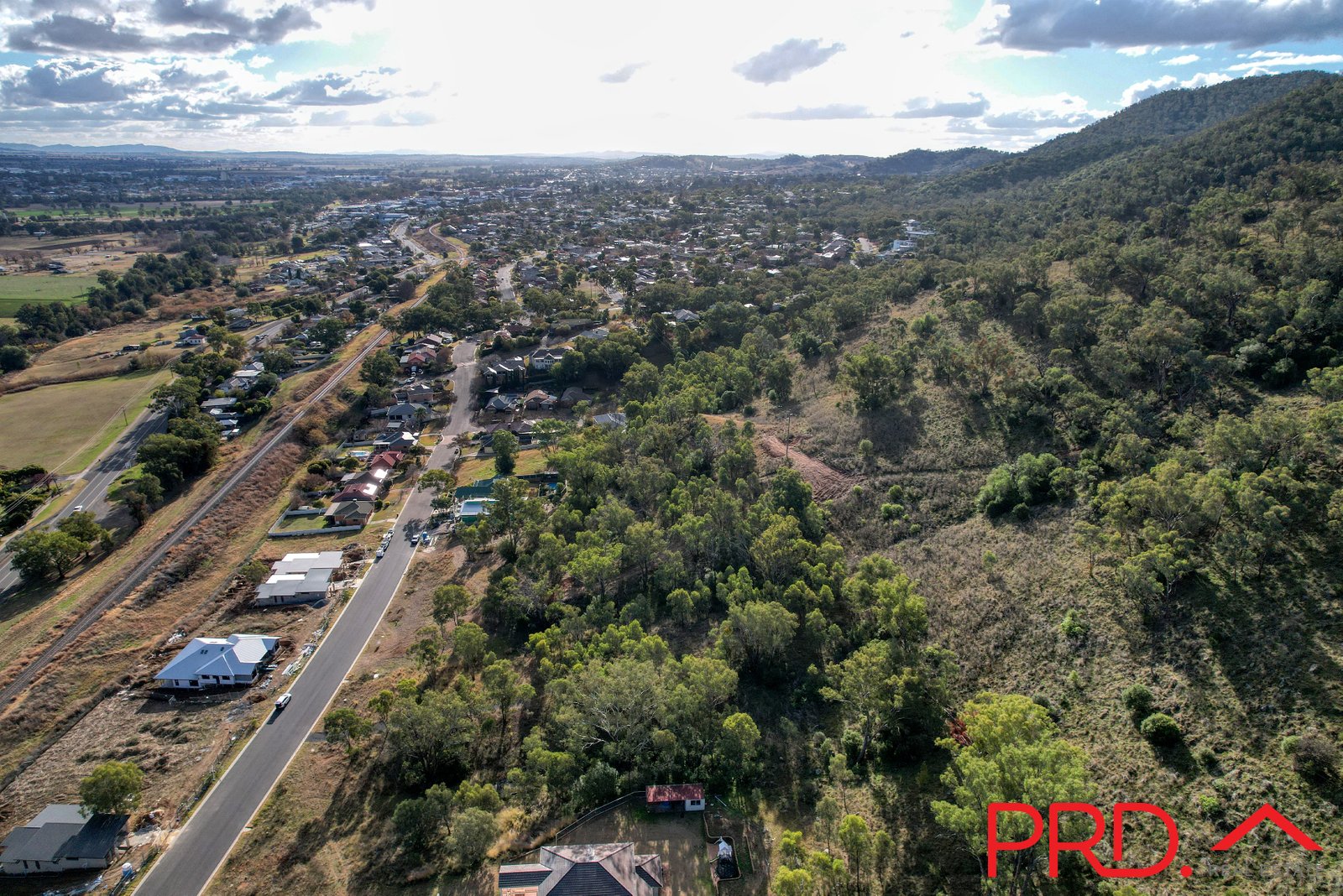 76 Valley Drive TAMWORTH 4