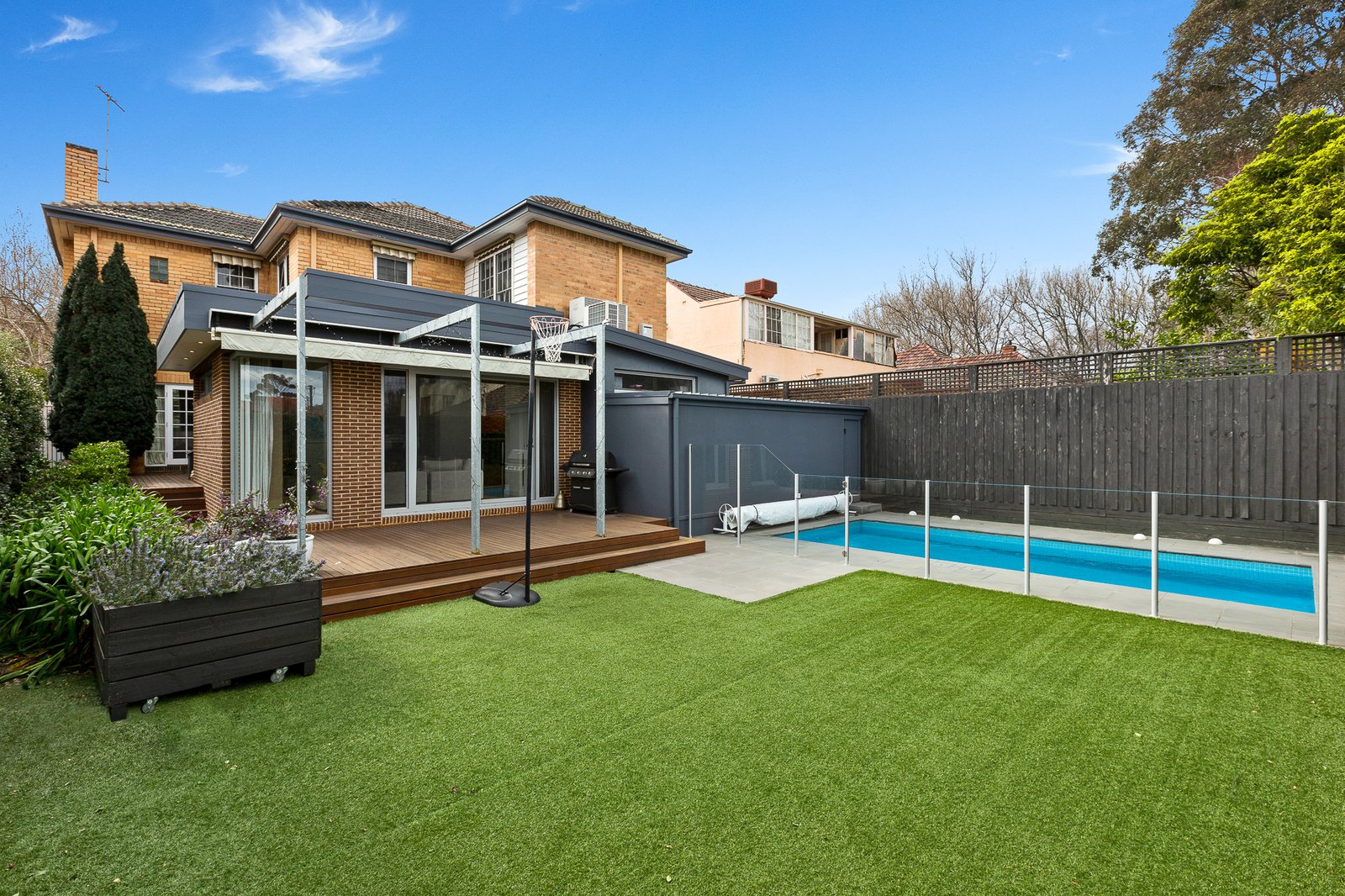 Gallery: 76 Well Street