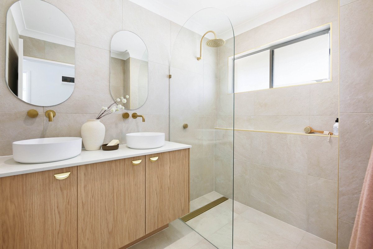 7/69 Golden Four Drive Bilinga 11