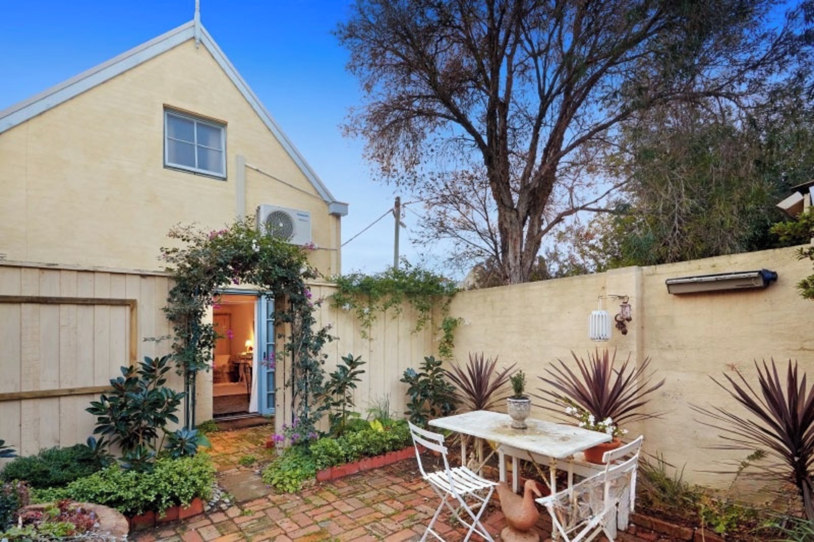 Gallery: 76A Mills Street