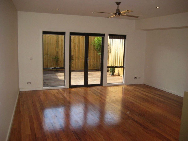 Gallery: 76A Tarrengower Street