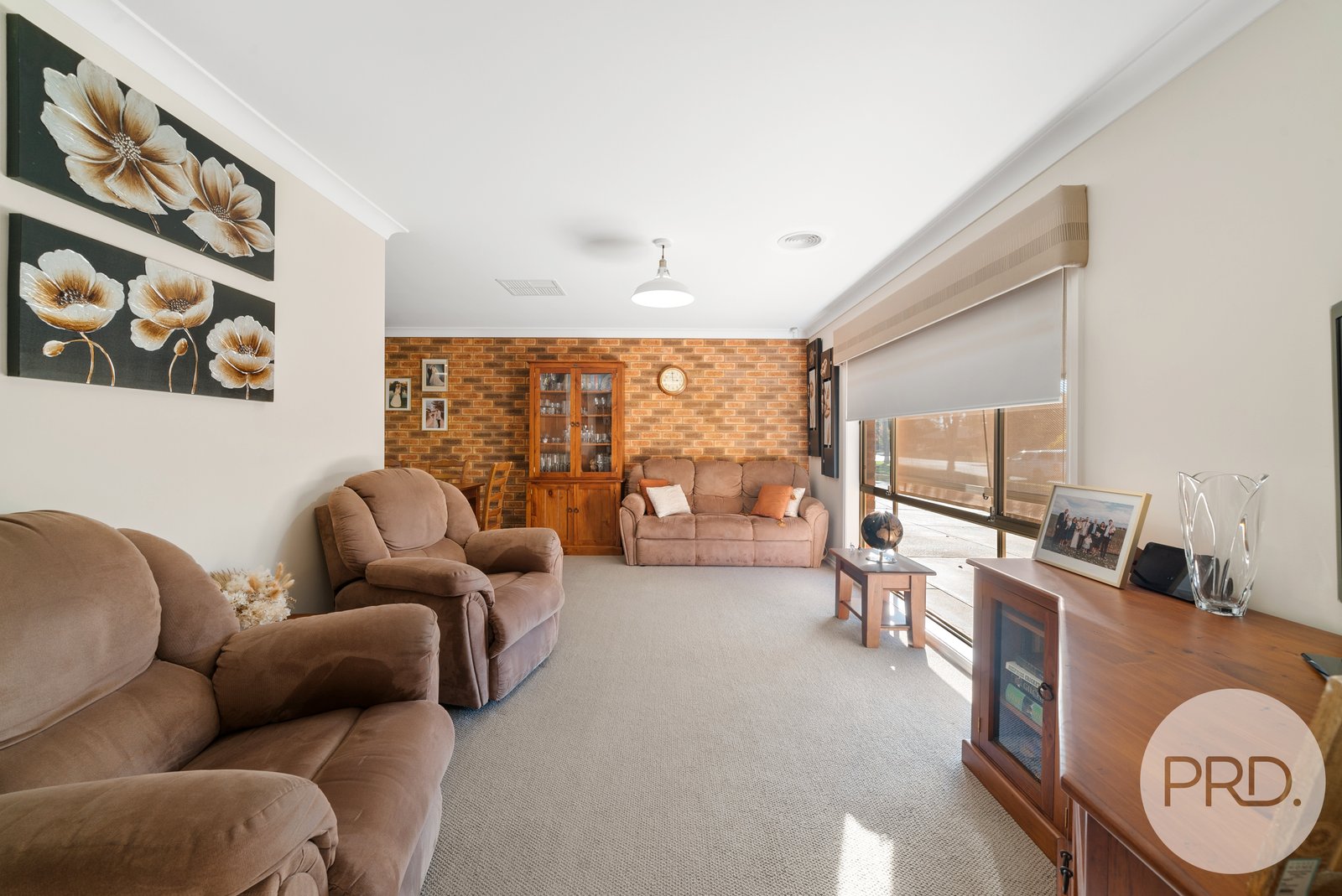 77 Balleroo Crescent GLENFIELD PARK 2