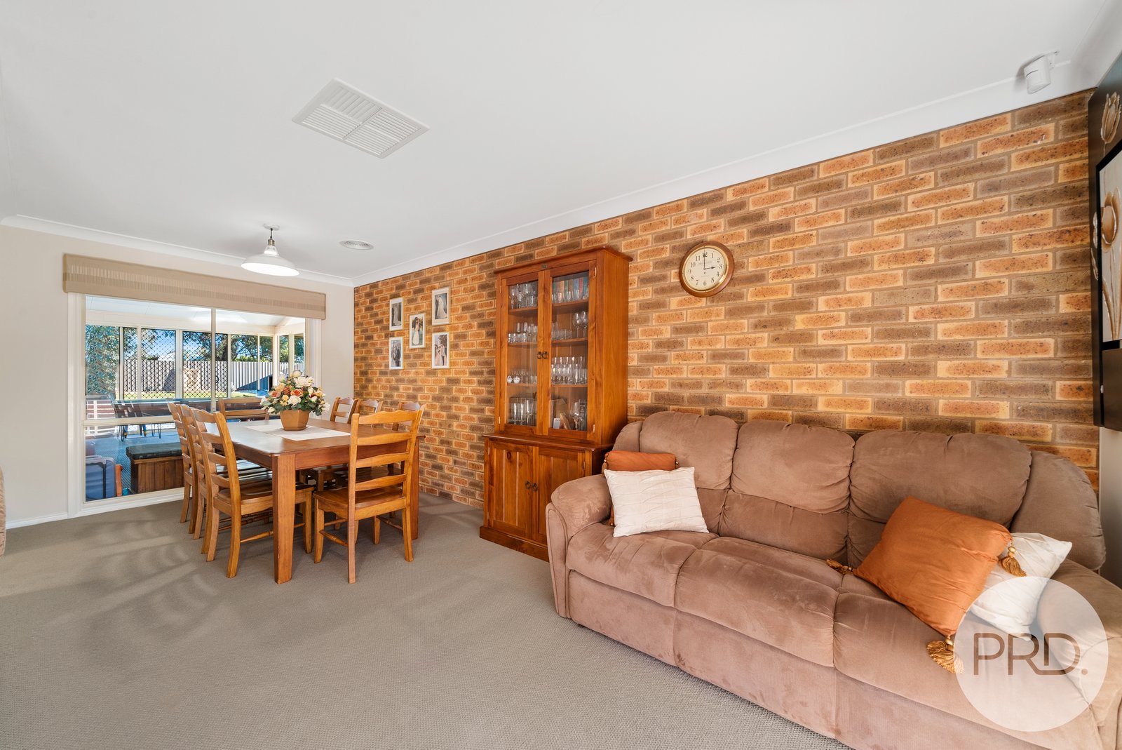 77 Balleroo Crescent GLENFIELD PARK 3