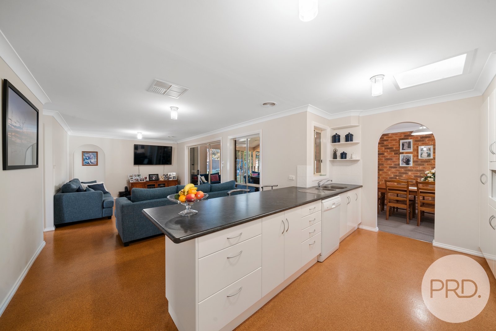 77 Balleroo Crescent GLENFIELD PARK 4